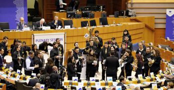 La Joven Banda Sinfonica de la FSMCV actua en el hemiciclo del Parlamento Europeo