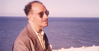 Joaquín Rodrigo junto al Mar Mediterráneo en el Faro de Cullera, Valencia (1969)