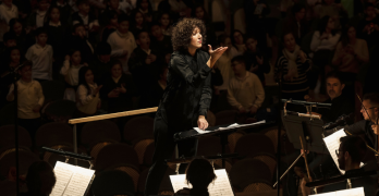 Beatriz Fernández frente a la Deutsches Symphonie-Orchester Berlin